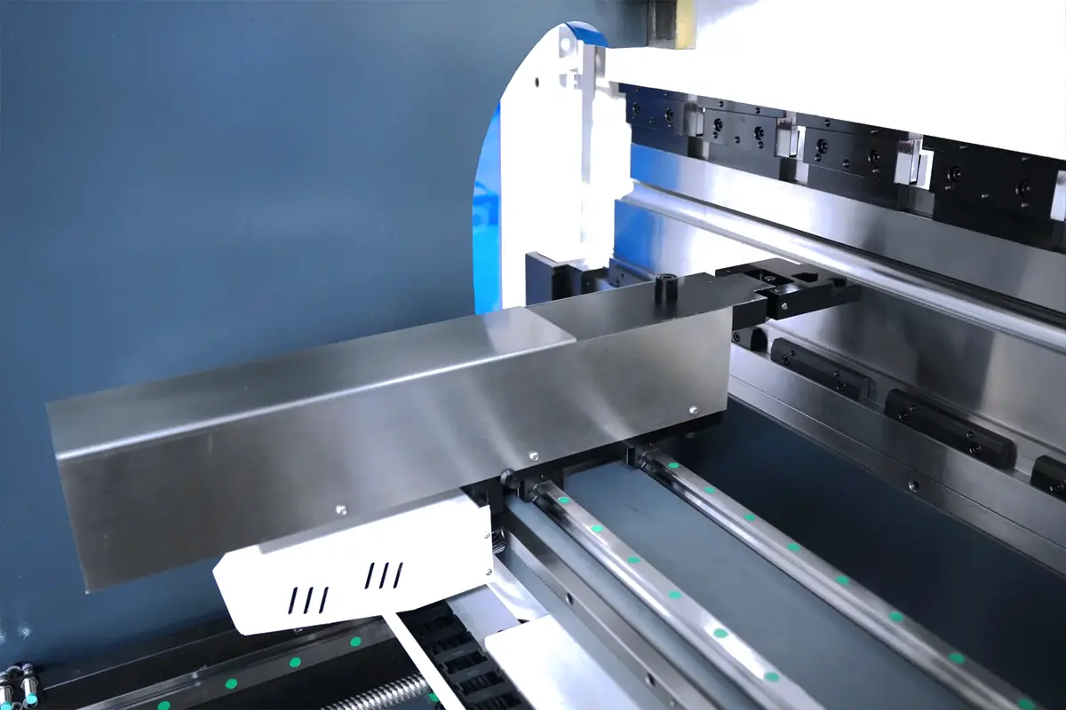 MB8 Series Press Brake with DA-53Tx 28 5 axis backgauge