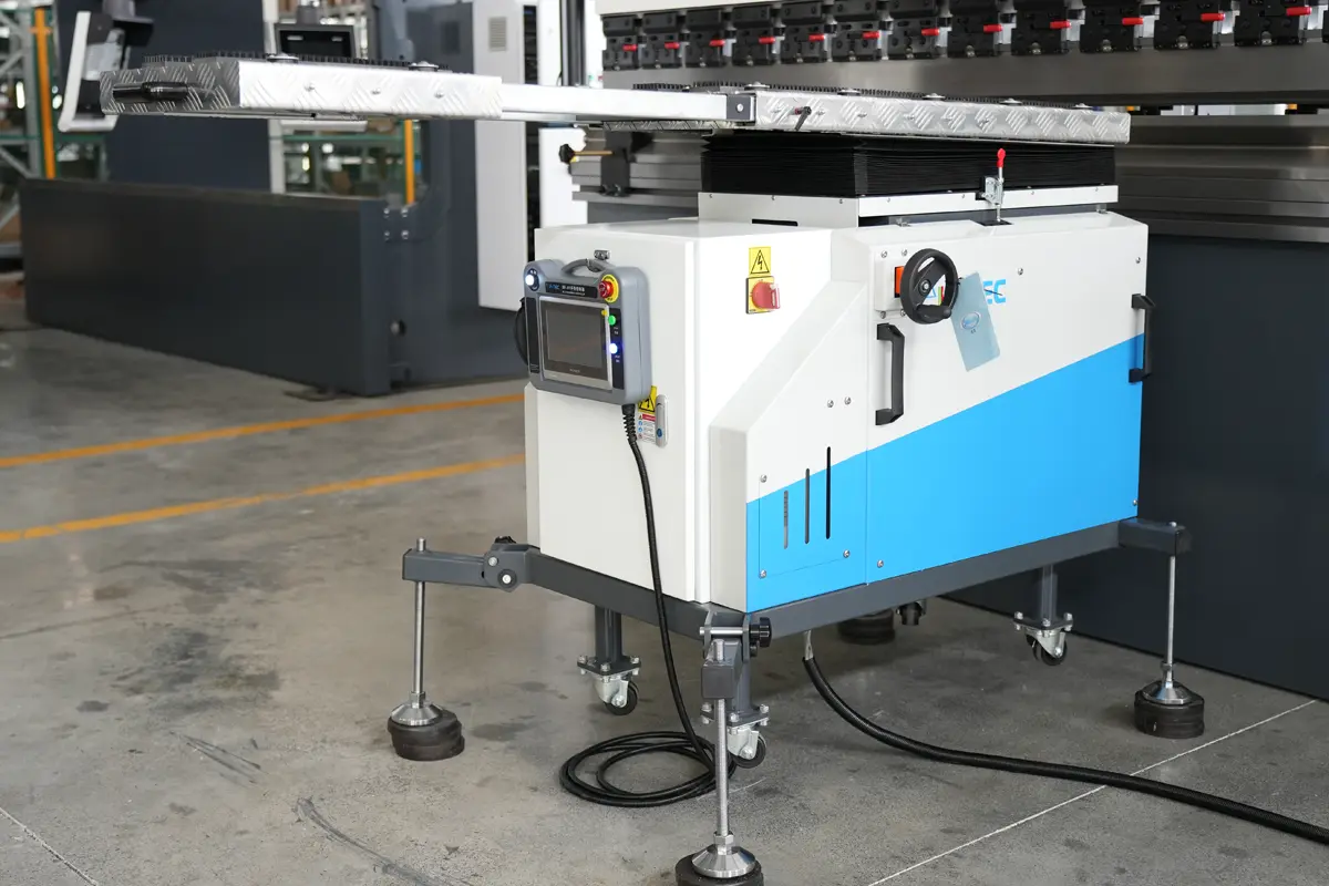 MB8 Series Press Brake with DA-53Tx 33 CNC Front Follower Supports