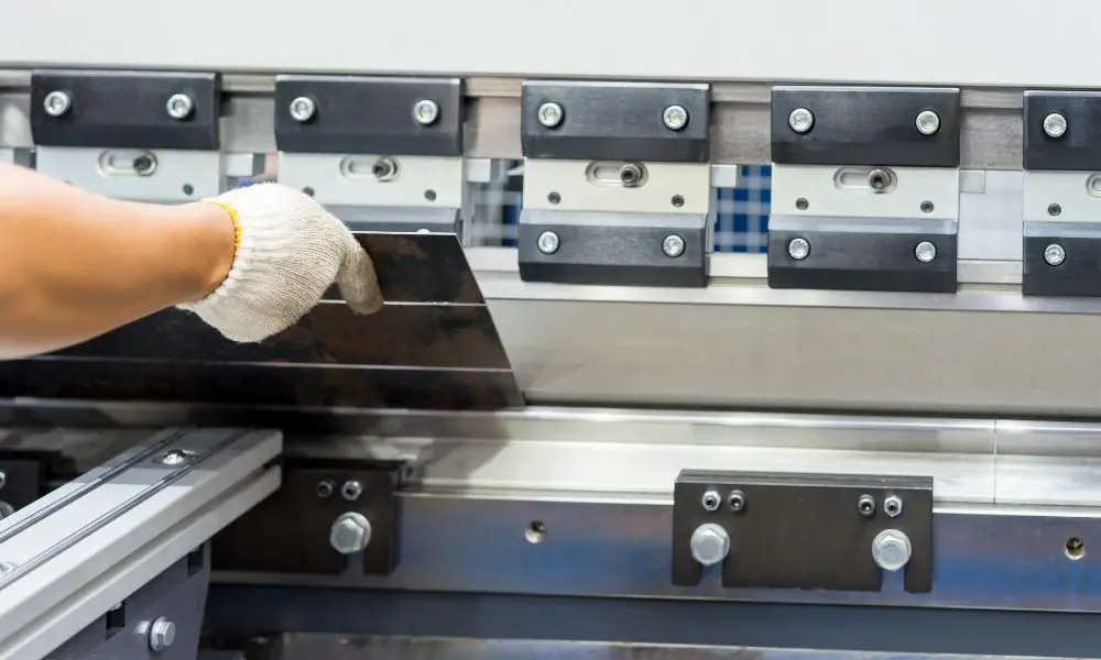 An In-Depth Exploration of the 3.2m Press Brake: Features, Advantages, and Applications 3 3.2m bending