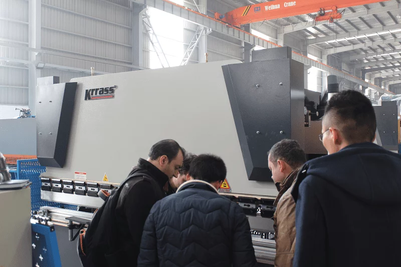 TOP 5 China Press Brake Manufactures - 2024 Latest Update 7 Customer visit to learn swing beam shearing machine.png 1
