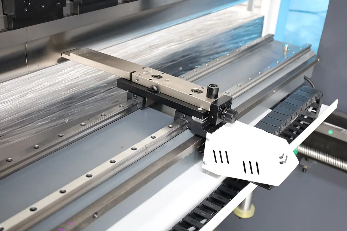 An In-Depth Exploration of the 3.2m Press Brake: Features, Advantages, and Applications 4 IMG 4746