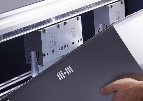 Детали могут сталкиваться практически с любой поверхностью листогибочного пресса.