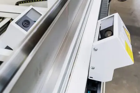 Single, Tandem, and Tridem Press Brakes: Precision Unleashed in Modern Metal Processing 6 laser check system