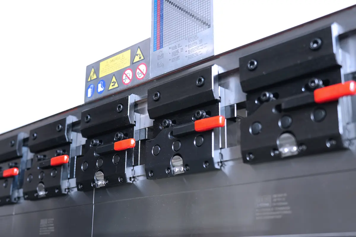 MB8 Series Sheet Metal Press Brake With DA-53T Controller (3-4 Axis) 5 manual upper tool clamping