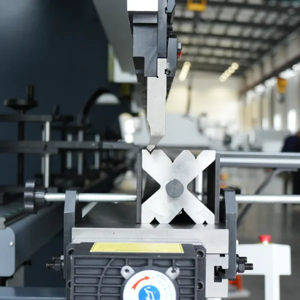 Single, Tandem, and Tridem Press Brakes: Precision Unleashed in Modern Metal Processing 5 mb8 320t3200 da53t c 600x600 1