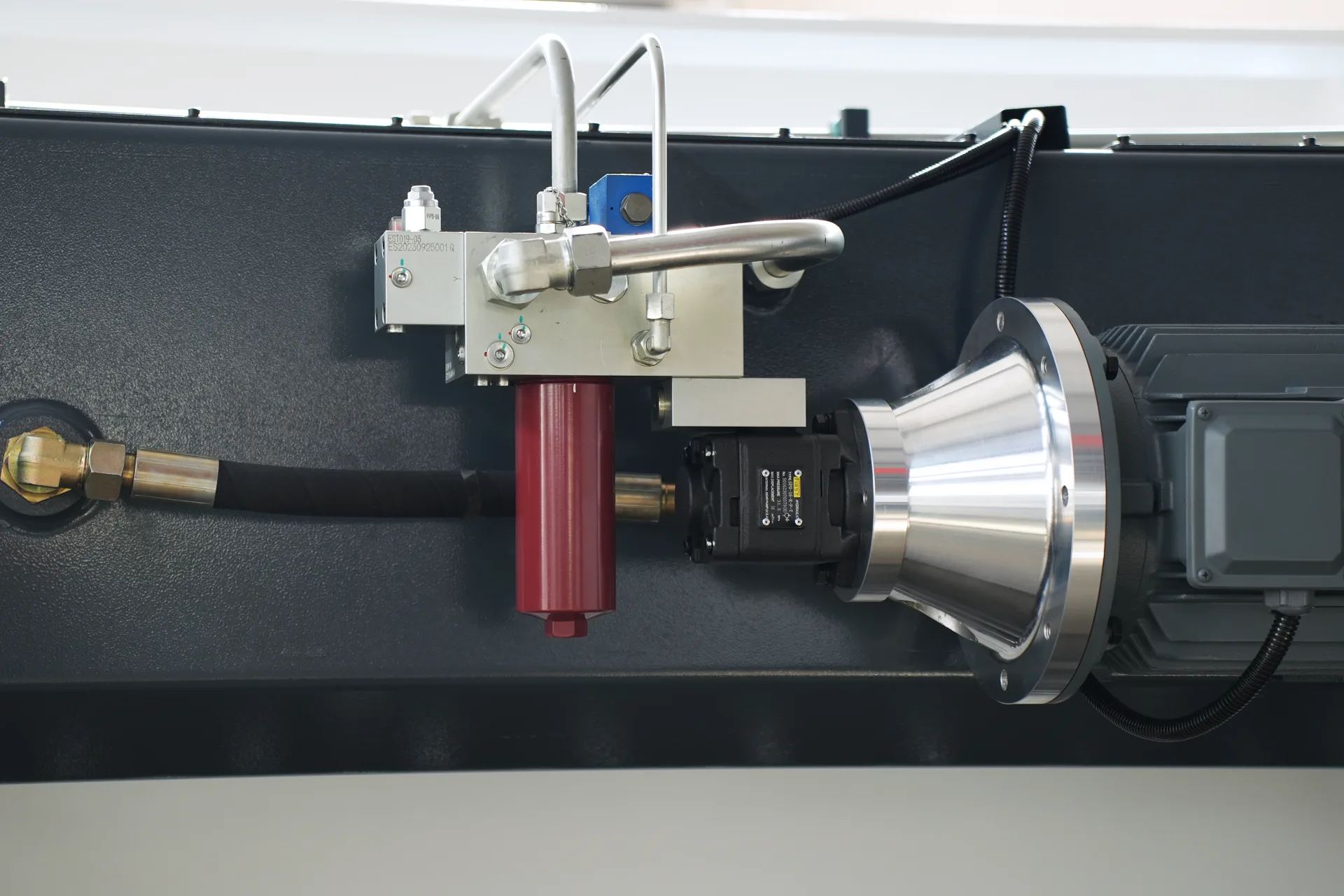 MB8 Series Press Brake with DA-53Tx 13 Hydraulic Oil Pump