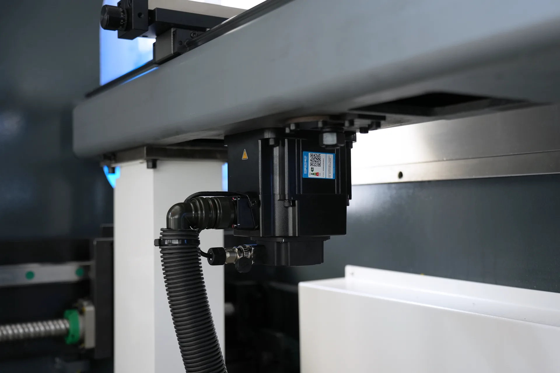 MB8 Series Press Brake with DA-53Tx 10 R axis Servo Motor