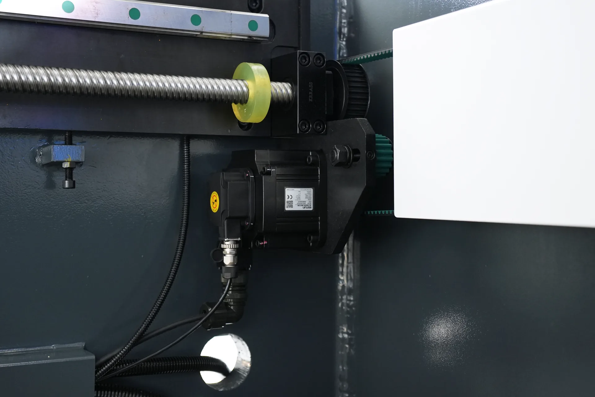 MB8 Series Press Brake with DA-53Tx 9 X axis Servo Motor