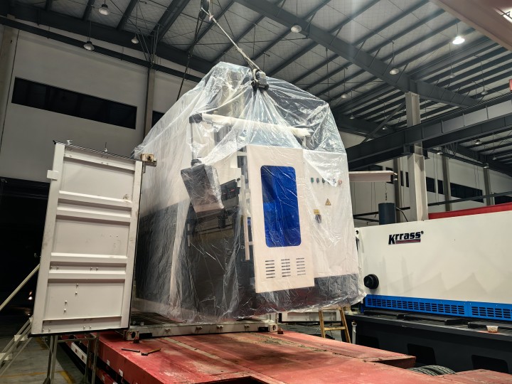 Pakistan-1 Set PBS-250T4000 CNC Press Brake 3 Pakistan-1 Set PBS-250T4000 CNC Press Brake