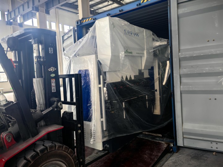 Russia-1 Set MB8-50T1600 CNC Press Brake 3 Russia-1 Set MB8-50T1600 CNC Press Brake