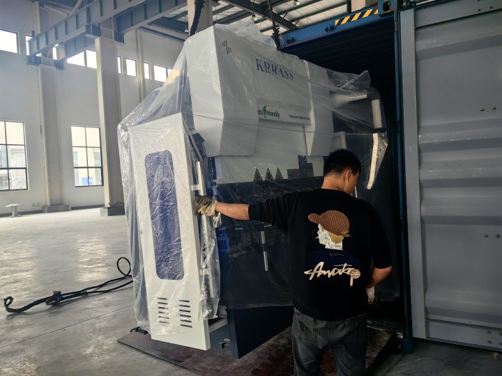 Russia-1 Set MB8-50T1600 CNC Press Brake 2 Russia-1 Set MB8-50T1600 CNC Press Brake