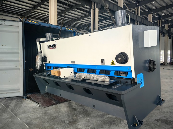 Russia-1 Set QC11K-8X3200 Shearing Machine 2 Russia-1 Set QC11K-8X3200 Shearing Machine