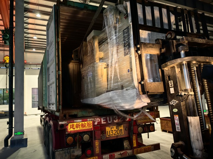 Vietnam - A set of APA 80T Pneumatic Presses