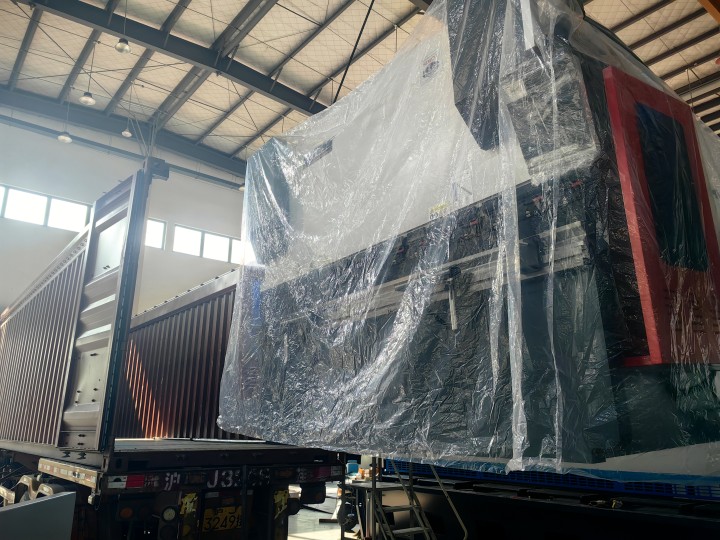 Saudi Arabia-1 Set PBE-50T1600 Hybrid Press Brake And 1 Set WC67K-160T3200 NC Press Brake 2 Saudi Arabia-1 Set PBE-50T1600 Hybrid Press Brake And 1 Set WC67K-160T3200 NC Press Brake