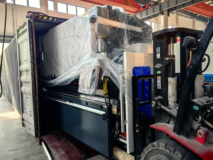 Israel-MB8-135T3200 DA69T With Fully Automatic Laser Check CNC Press Brake