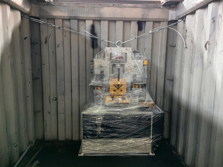 Australia-1 Set MB8-400T4200 CNC Press Brake And 1 Set Q35-12 Iron Worker 2 Australia-1 Set MB8-400T4200 CNC Press Brake And 1 Set Q35-12 Iron Worker