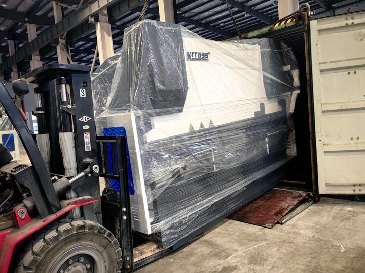 Canada-One set of WC67K-100T3200 NC Press B rake And One Set Of WC67K-160T3200 NC Press Brake And One Set Of QC11K-8X3200 Shearing Machine