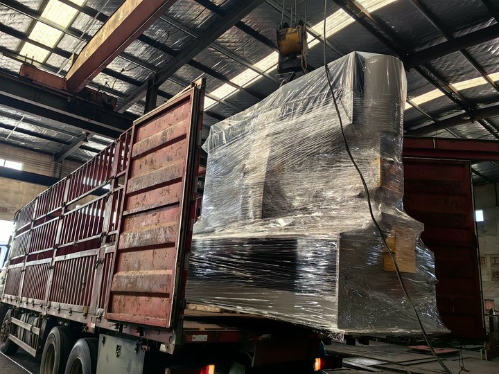 Argentina-Q35Y-30 Iron Worker