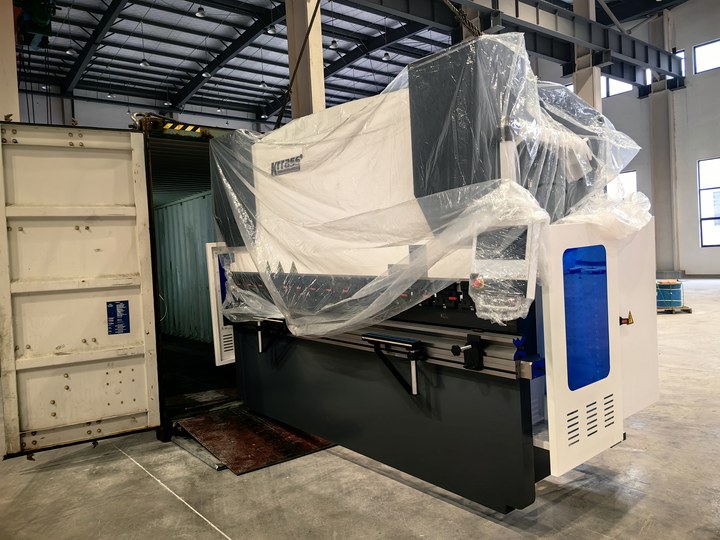 Canada-One set of WC67K-100T3200 NC Press B rake And One Set Of WC67K-160T3200 NC Press Brake And One Set Of QC11K-8X3200 Shearing Machine