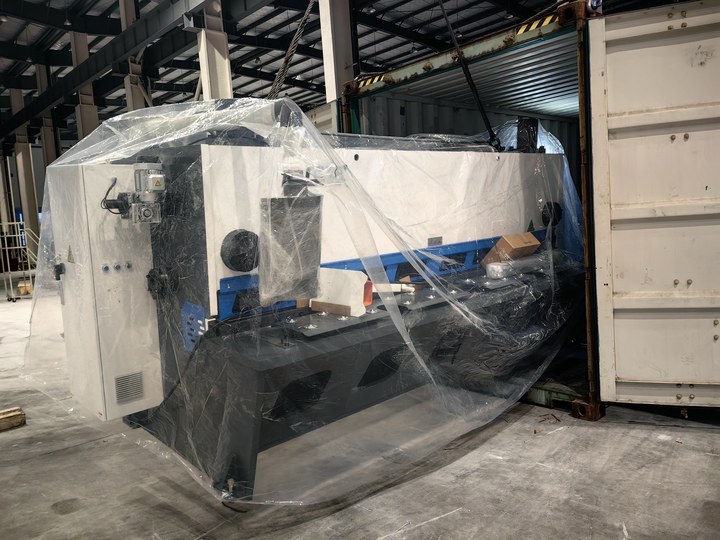 Canada-One set of WC67K-100T3200 NC Press B rake And One Set Of WC67K-160T3200 NC Press Brake And One Set Of QC11K-8X3200 Shearing Machine